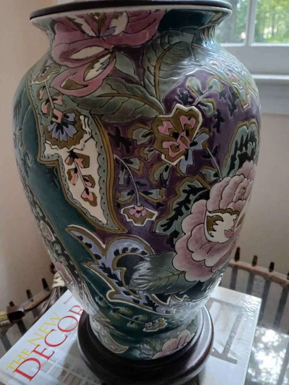 Chinoiserie / Vtg Oriental Style Hand Painted Ceramic Table Lamp